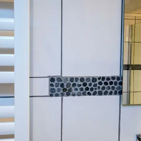 Emeline Oda ve Kahvaltı